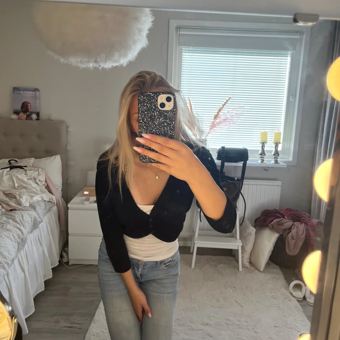 Svart kort stickad kofta