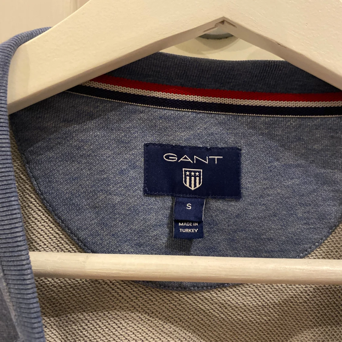 Blå sweatshirt från GANT  - 1