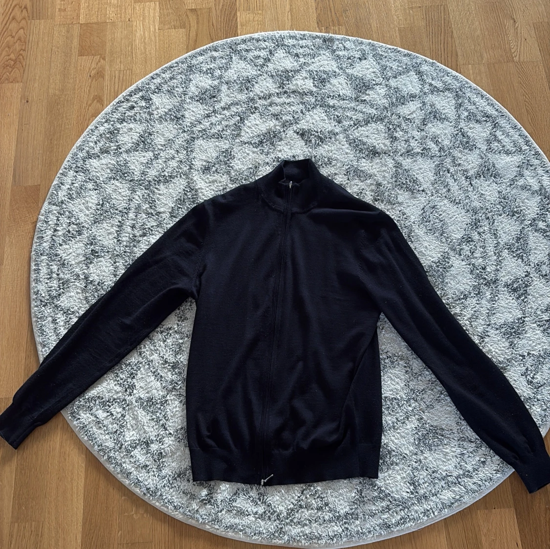 Svart kofta i ull från Suitsupply