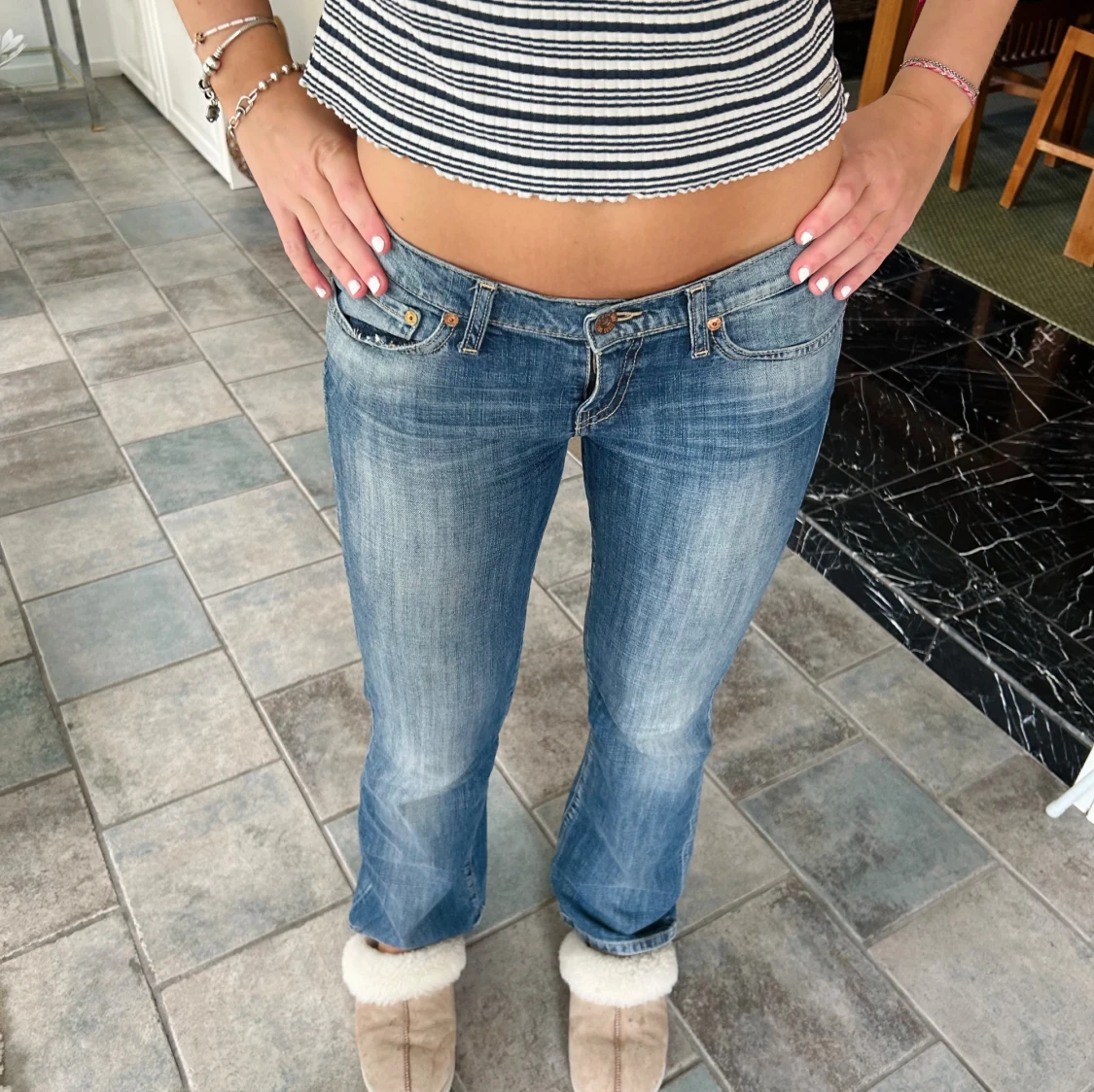 Lågmidjade utsvängda jeans