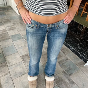 Lågmidjade utsvängda jeans  - Snygga vintage jeans från Big star!! Innerben: 76 cm, midja rakt över 40 cm Kom privat för fler mått eller frågor🥰