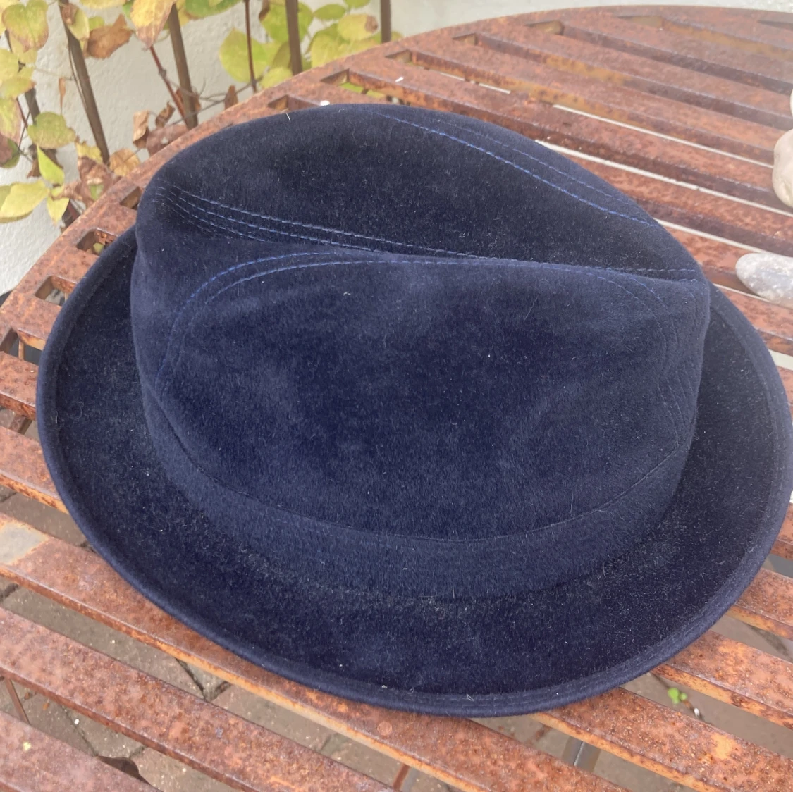 Mörkblå filthatt från Vanzina Pavia