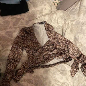 tröjor/sport bh - använda alla i storlek S  150 för alla eller 50kr styck