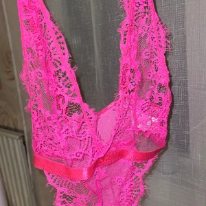 Body - Så fin rosa body, aldrig använt denna🩷