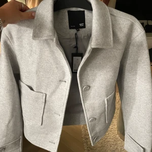 Jacka  - Helt ny, aldrig avänd. Nypris 400 😊 Jag står inte för frakten 