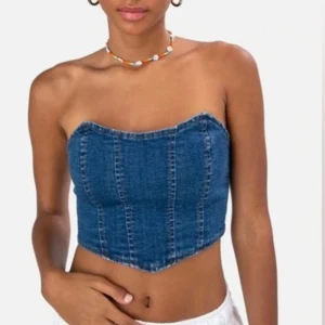 Denim corset top - En jättefin denim corset topp! Den är helt oanvänd, endast testad, säljer då den är för liten över bysten på mig. 