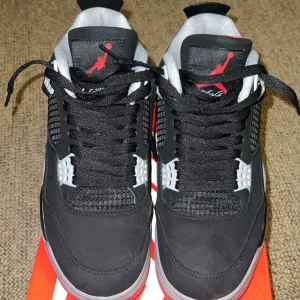 Black canvas storlek 41 - Hej köpte ett par canvas som jag inte tyckte passade min stil dom är ganska nya sp jag vet inte riktigt vad för pris jag kan sätta på dom men dom är stiliga och passar bra till sommaren med jeans och snygga dressar som start 1500kr men pris kan disku