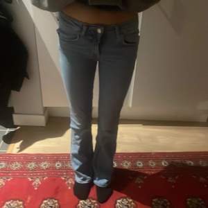 Low waist jeans som är jätte snygga och är använda fåtal gånger och är i super bra skick❤️