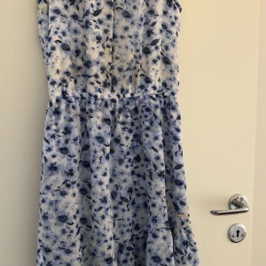 Säljer denna klänning, använd några gånger. - Lång klänning 