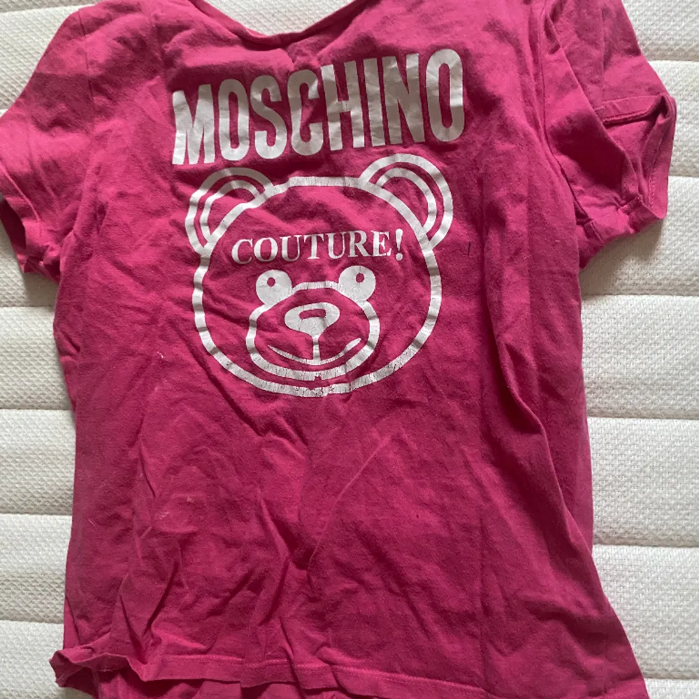 Jätte fin rosa t-shirt i bra skick. Den är XS men passar nog S också.. T-shirts.