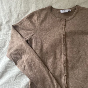 kofta - jättesöt kofta från Saint Tropez som tyvärr har blivit för liten, väldigt bra skick priset kan diskuteras!!❤️