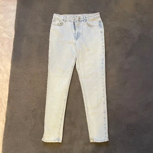 Jeans  - Hör av er vid frågor/intresse!☺️