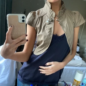 Bolero - Så snygg bolero jättefin med najs linne under o ha t tex fest🙌🏿❤️