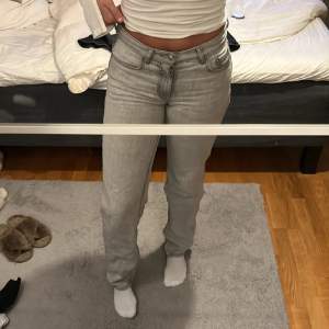 Dessa jeans från Gina tricot kommer ej till användning då dem blivit lite för små💕