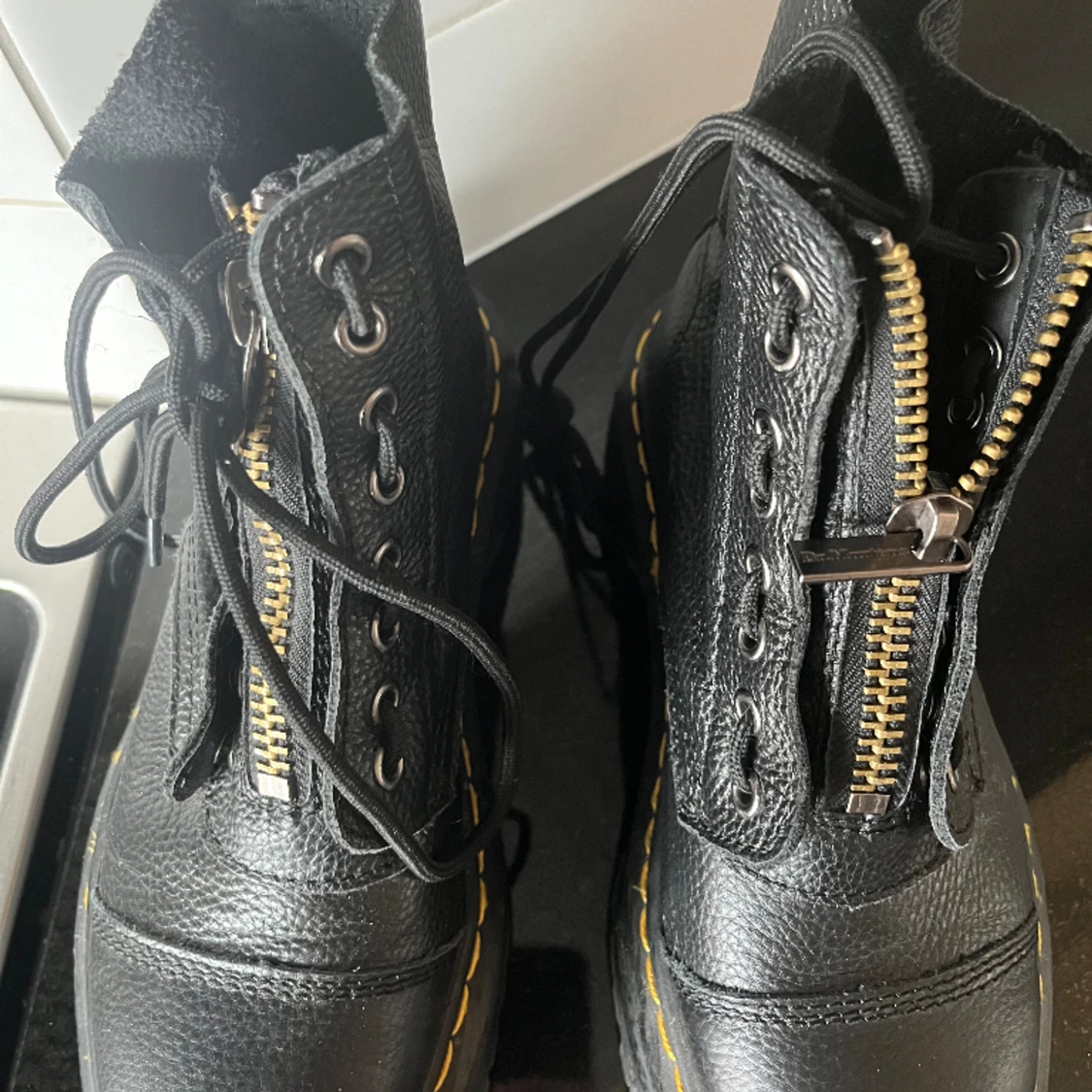 Dr Marten Sinclair platform  - 91