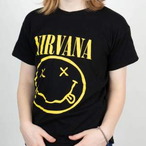 Nirvana T-shirt, klassiskt tryck i bra skick.