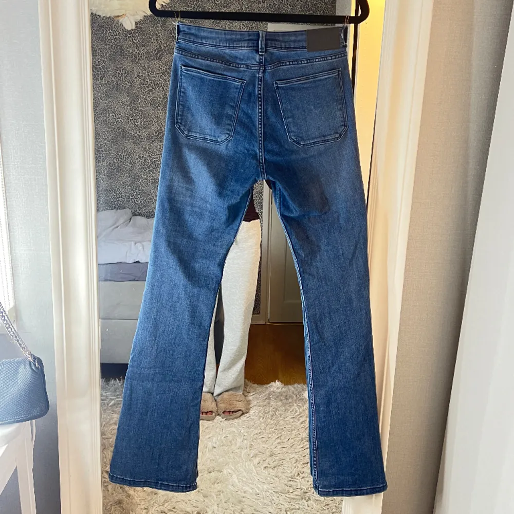 låg/ mellan midjade jeans . Jeans & Byxor.