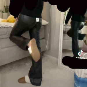 Skinnbyxor  - Väärldens finaste Skinnbyxor från calzedonia!! Endast använda några gånger!! Storlek M men passar S med 💞