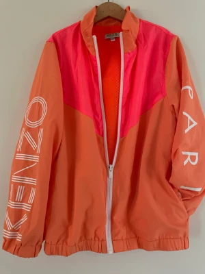 Kenzo Cardigan - Sport Line Logo - Orange - Underbart fin vindjacka, rosa & orange, barn 10A/140, ord pris 1000kr, sparsamt använd.