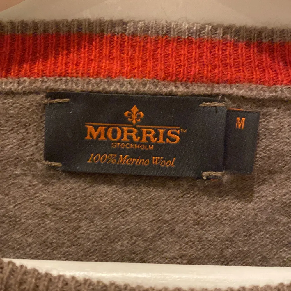 100% merinoull Morris tröja i storlek M men passar S , skicket är bra då den är lite nopprig men inget man märker av, hör av er vid funderingar och frågor?. Tröjor & Koftor.