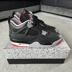 Jordan 4 bred reimagined  - OG all  Ds Kvitto finns✅✅