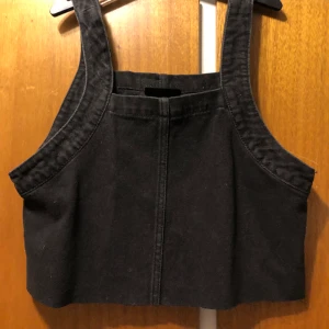 Jeans topp - Monki xs Typ använd 1gång  Washed look 