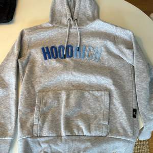 fin hoodrich hoodie, använd men fortfarande i gott skick, storlek S