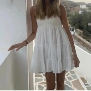 Zara klänning - Superfin klänning från zara, skriv för fler bilder💗Nypris 400.