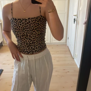 Leopard linne - Linne i leopardmönster bra skick, kommer inte till användning🥰