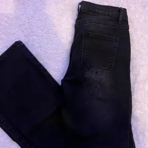 Svarta jeans i mycket fint skick!