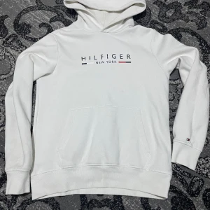 Tommy Hilfiger hoodie - Säljer Tommy Hilfiger hoodie.10/10 kvalitet storlek S.