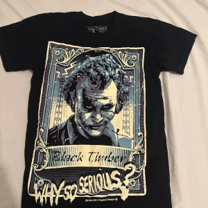 Jocker t-shirt - ”Why so serious ” jocker tröja Köpt för ca 2 år sen men knappt använd  