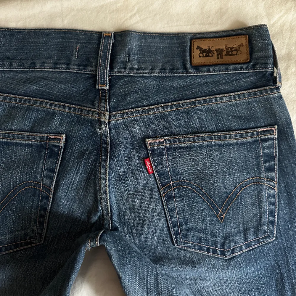 Lågmidjade bootcut vintage Levis jeans💓midja 39 innerben 82 jae 165. Jeans & Byxor.