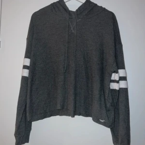 Hollister hoodie - Cropped hollister baseball hoodie 