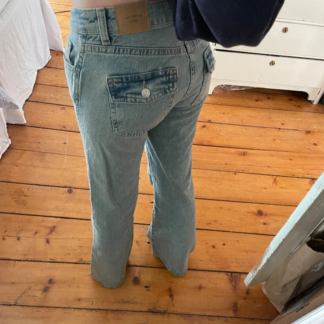 Low waist jeans med fickor 