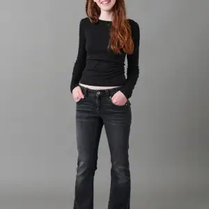 Säljer mina Gina jeans för dom är för små. Använda få gånger 