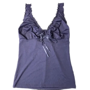 Topp - Säljer denna superfina festtopp som jag köpte här på plick men satt inte direkt så som jag ville att den skulle💕 knappt använd sedan innan.