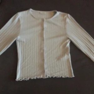 Mysig ljus blå tröja (tunnt tyg) - Knappar, strechig 