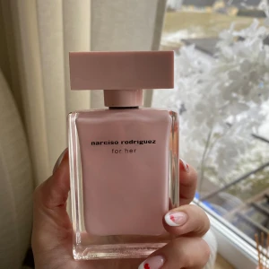Perfym Narciso Rodriguez - Ny pris: 1265kr Säljes för 600kr Fick den i present. Endast testat 1 gång