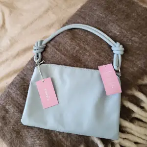 Fin blå väska från Bianca×Nelly kollektionen, aldrig använd