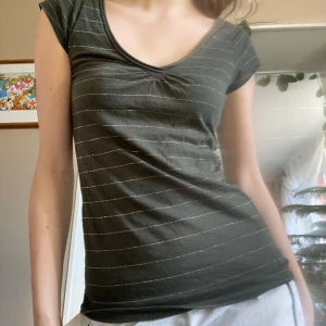 Y2k topp -  tröja med glittriga ränder