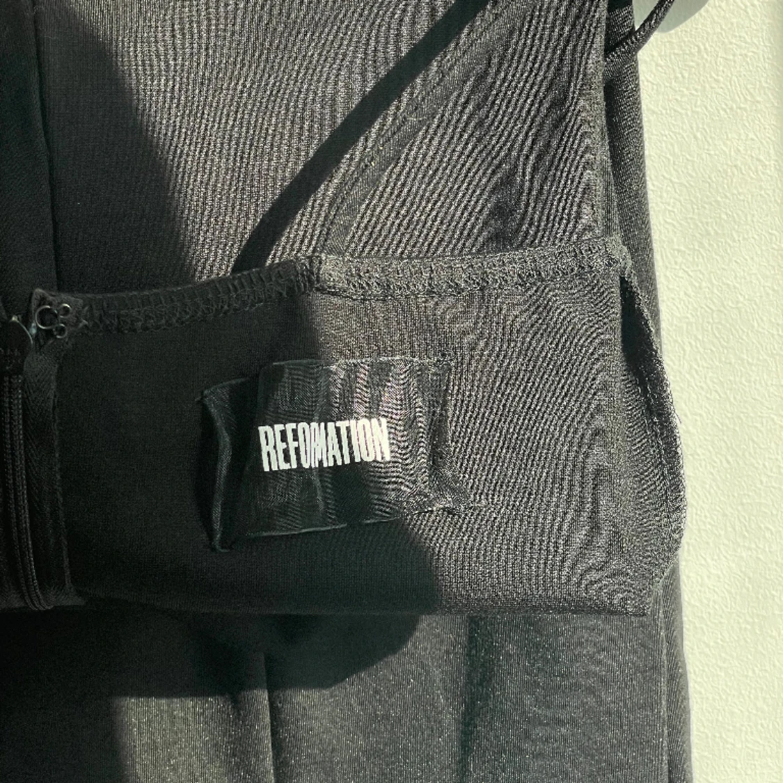 Svart miniklänning från Reformation  - 90