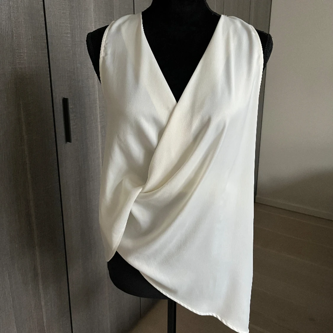 Vit satin liknande linne - 90