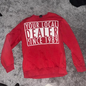 Huddie  - Skit ful tröja i Xl som mitt ex vägrar att hämta 😮‍💨