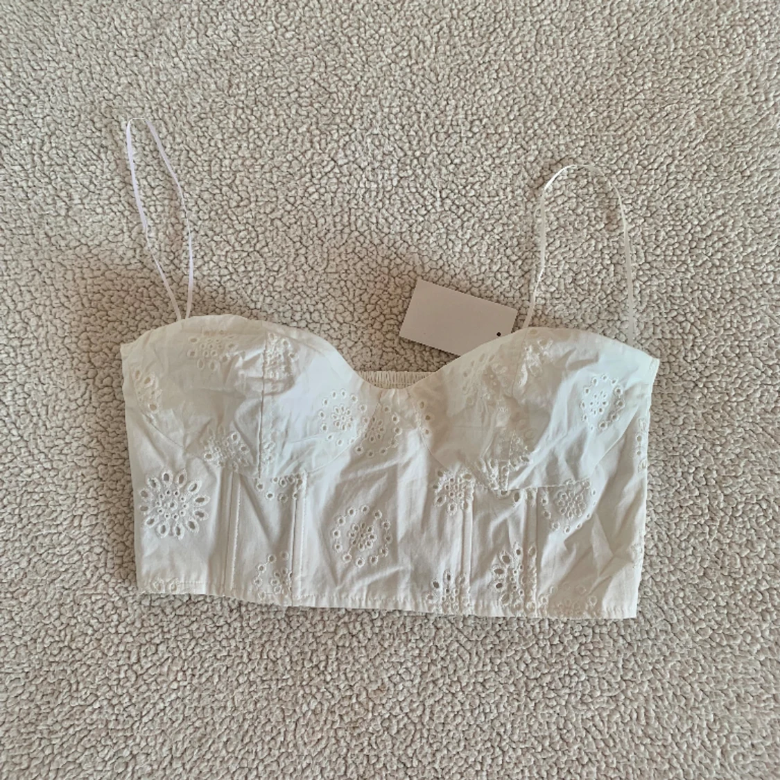 H&M crop top / bustier topp med hålbroderi