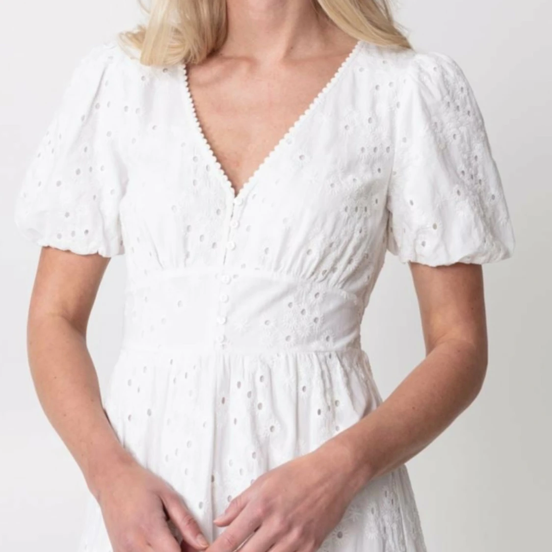 Vit broderad långklänning - 90