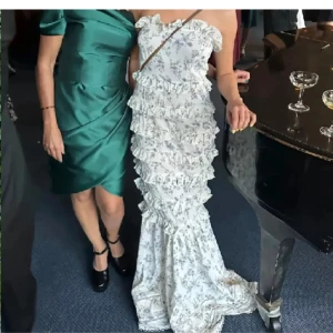 Klänning - Fin oanvänd klänning. Köp gärna via "köp nu"