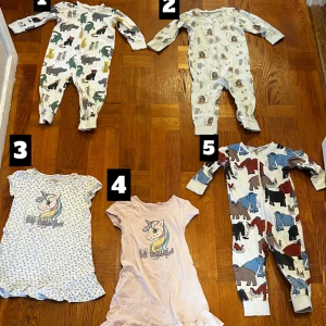 Barn pyjamas  - Barn pyjamaser i fint skick. Inget av pyjamaserna säljs separat. Allt säljs ihop.