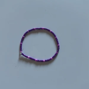 Pärlarmband  - Bra skick och passar alla till och med mig 