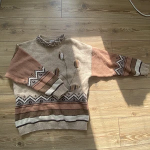 Stickad Tröja - Fin stickad tröja i gott skick